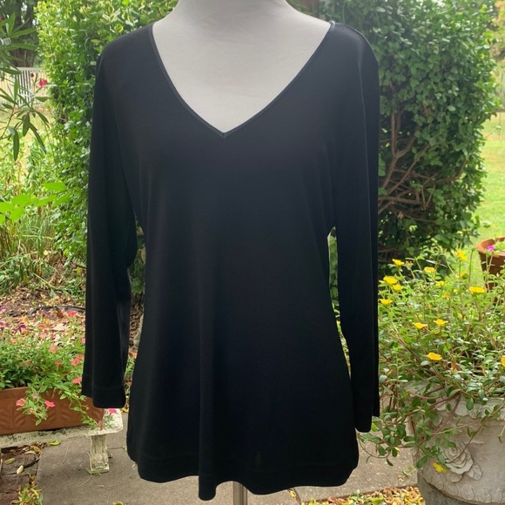 Doncaster Black Deep v-neck 3/4 Sleeves Top Small